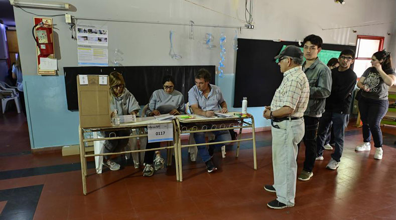 La población votó por el candidato de su preferencia entre Sergio Massa, de Unión por la Patria (UxP) y Javier Milei, de La Libertad Avanza (LLA).