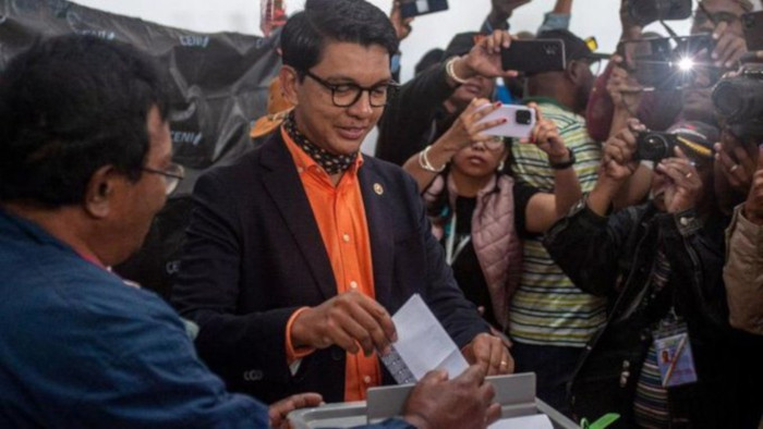 Diez de los 12 rivales presidenciales boicotearon las elecciones de Madagascar quejándose de un 