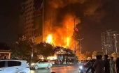  Al menos 35 personas resultaron heridas en el incendio que devoró el cuarto piso del centro comercial de seis plantas.