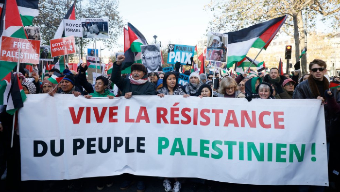 Los manifestantes convocados por colectivos como Urgencia Palestina y apoyados por La Francia Insumisa, el Partido Comunista y diversas asociaciones, abogaron por la paz.