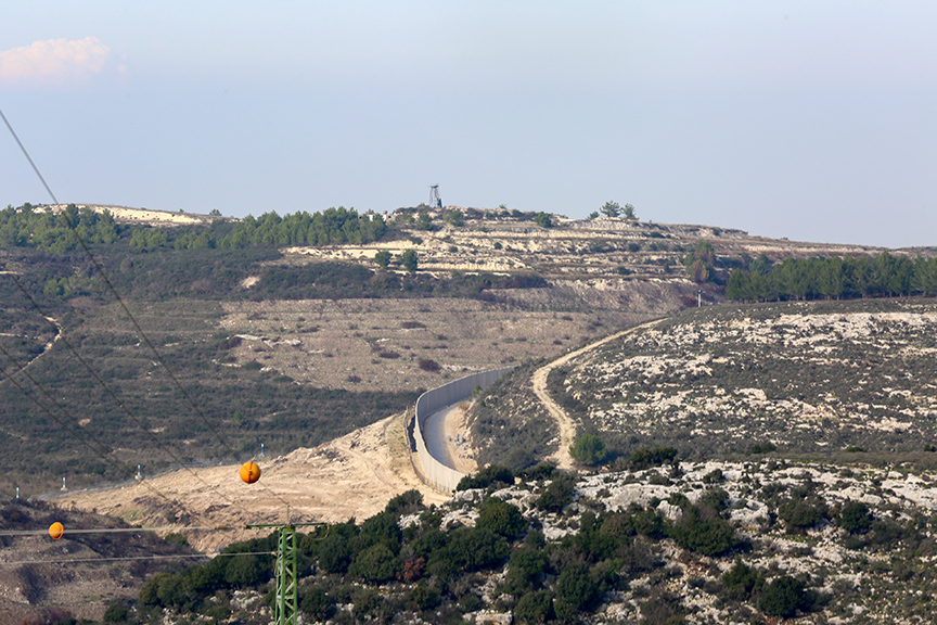 El portavoz sionista justificó que “la situación a lo largo de la frontera norte a lo largo de la Línea Azul [delineada por la ONU] no es algo que podamos tolerar