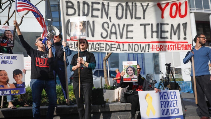 Los manifestantes pidieron a la administración Biden tomar acciones para la liberación de los prisioneros israelíes.