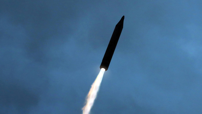 En noviembre, Corea del Norte dijo que había probado con éxito motores de combustible sólido diseñados para misiles balísticos de alcance intermedio.