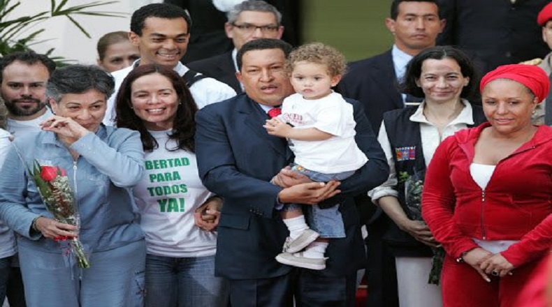 Fue una amiga cercana del Gobierno Bolivariano de Venezuela, primero del comandante Hugo Chávez. 