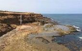 las huellas están orientadas principalmente hacia el mar, distribuidas sobre una superficie rocosa de unos 2.800 metros cuadrados.