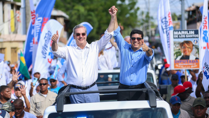 El presidente del país, Luis Abinader, quien se presentará a los comicios de mayo, se trasladó a los municipios Santo Domingo Este y Boca Chica, en la provincia Santo Domingo.