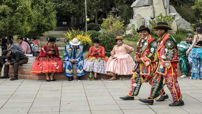 Bolivia celebra fiestas de Carnaval con ropas y bailes típicos