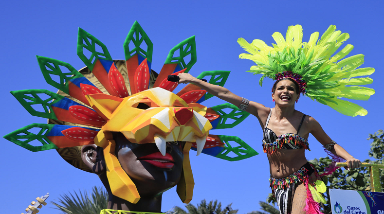 La Batalla de Flores es otro de los desfiles más emblemáticos del carnaval este año, en el que participan 18 carrozas y 47 carros musicales. 