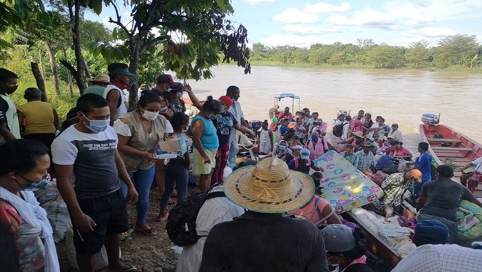 Los afectados, de la etnia wiwa, tuvieron que salir de una zona rural del municipio de Riohacha hacia una vereda del municipio de Barrancas.