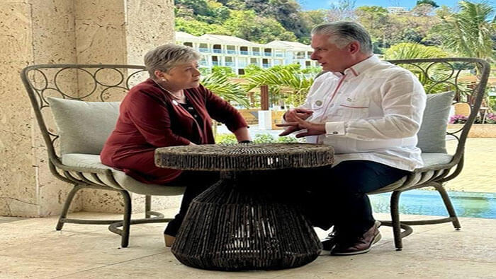 El encuentro entre el presidente cubano y la canciller mexicana tuvo lugar en el marco de la VIII Cumbre de la Celac, celebrada en San Vicente y las Granadinas.