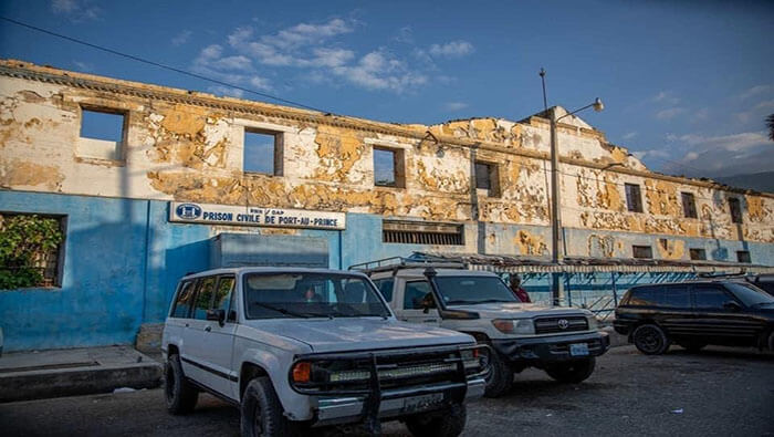 Según el sindicato de la policía haitiana, tras tomar el control de la Penitenciaría Nacional, los pandilleros lograron liberar a alrededor de 3.000 reos.