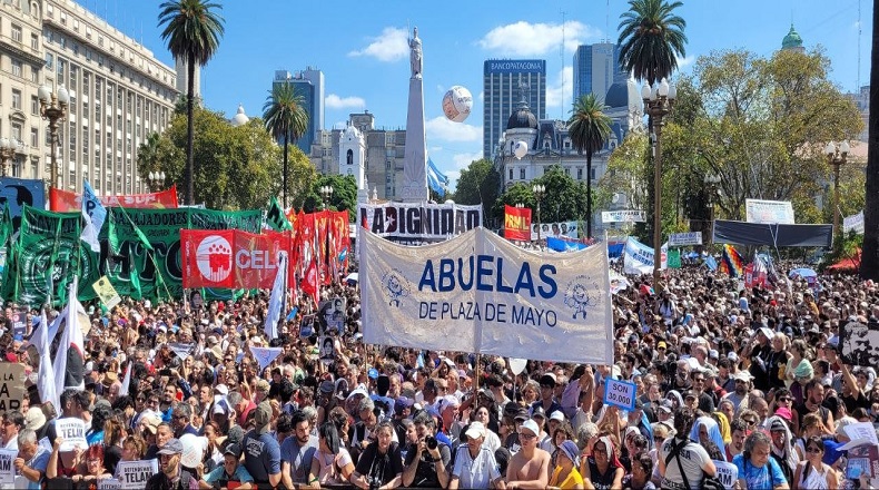 La Asociación Abuelas de Plaza de Mayo reclamó una ley contra el negacionismo de los crímenes de la dictadura cívico-militar y sus víctimas.