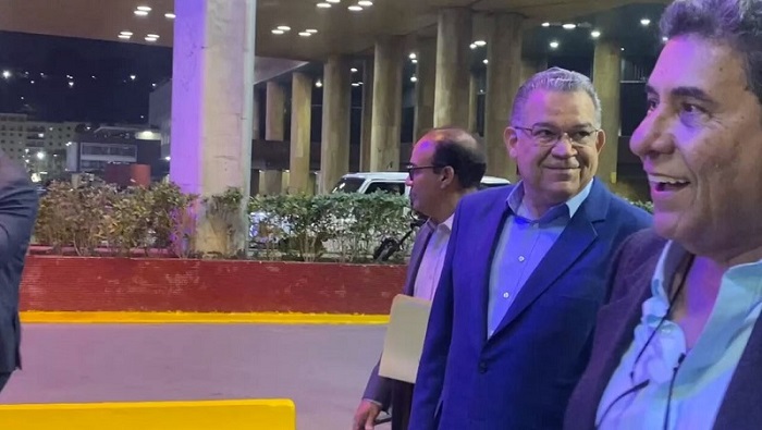 El exrector del CNE Enrique Márquez se presentó convirtiéndose en el candidato número once.