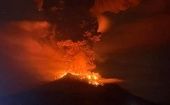 Indonesia alberga más de 400 volcanes, de los cuales al menos 129 permanecen activos y 65 son considerados peligrosos. 