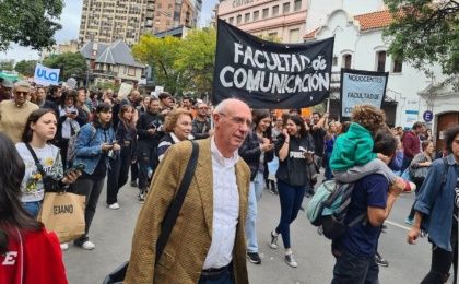 Despliegue multitudinario en marcha universitaria en Argentina
