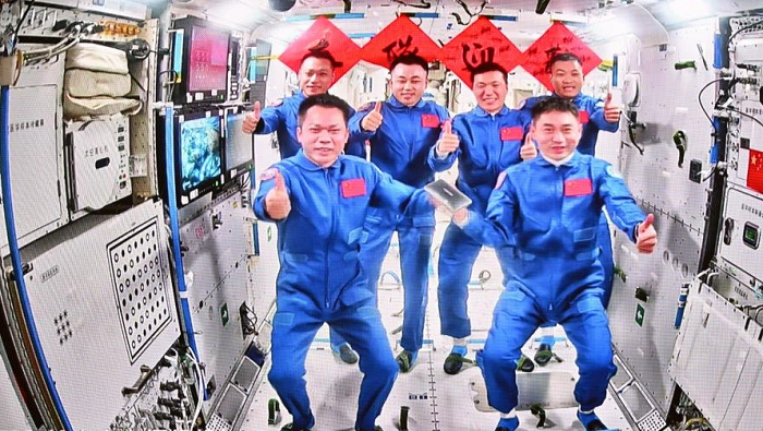 La nueva tripulación remplazará al equipo de la misión Shenzhou-17, que despegó hacia el espacio en octubre pasado.
