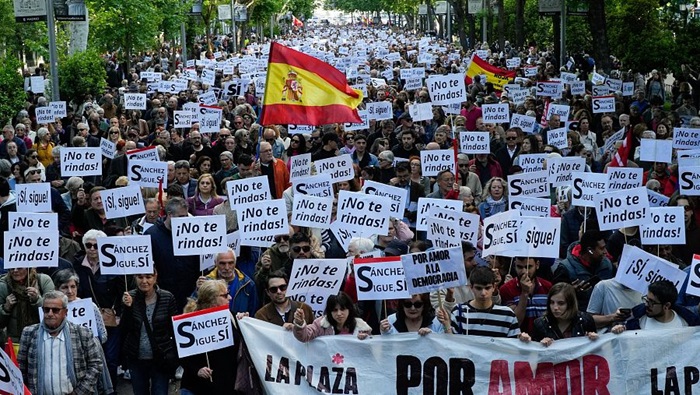 La protesta comenzó a las 19H00 hora local frente al Congreso de los Diputados de España.