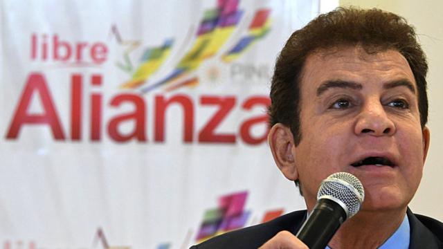 Nasralla es un presentador deportivo de un canal de televisión de Tegucigalpa y fue elegido designado presidencial en los comicios de noviembre de 2021.