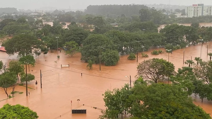 El Instituto Nacional de Meteorología de Brasil indicó que el volumen total de lluvia puede superar los 100 milímetros en las próximas 24 horas.