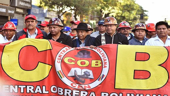 Arce se unió a la marcha de trabajadores que tuvo lugar en Cochabamba.
