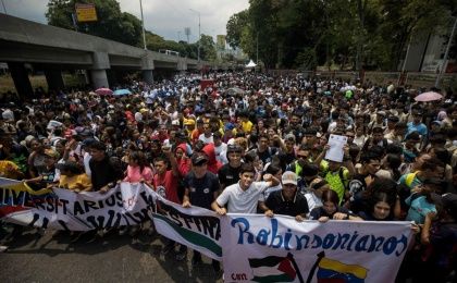 Miles de estudiantes se manifestaron en Venezuela como parte del rechazo internacional a Israel por la masacre en marcha en Gaza.