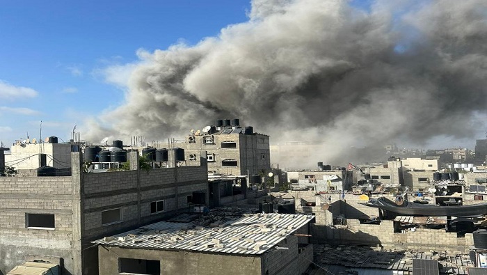 Las tropas sionistas atacaron las casas de las familias Bahloul y Al-Sha'er, ubicadas en el barrio Al-Salam, al este de la ciudad de Rafah.