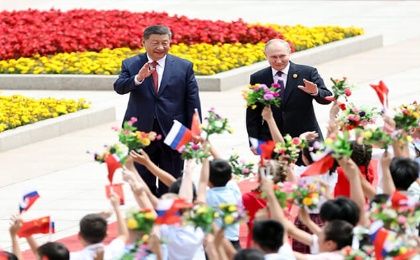 Xi aseveró que China está dispuesta a trabajar con Rusia "para seguir siendo un buen vecino, un buen amigo y un buen socio que confían el uno en el otro".