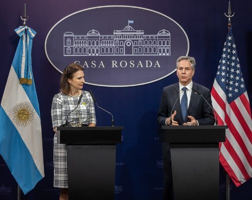 El secretario de Estado de Estados Unidos, Antony Blinken, en una conferencia conjunta con su par argentina, Diana Mondino. EFE